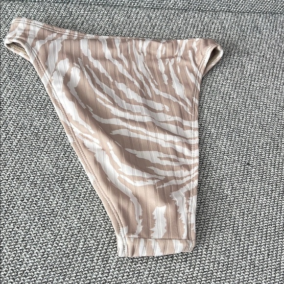 NWOT Wild Fable Tan and White High-Cut Bikini - Picture 11 of 16